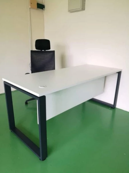 שולחן משרדי