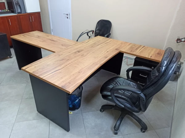 שולחן משרדי/עבודה